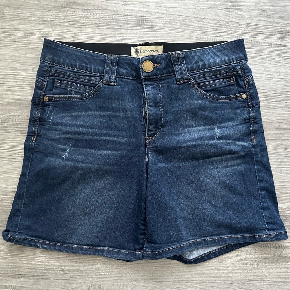 Democracy Women's Denim shorts Sz 10 stretch comfy relax distressed